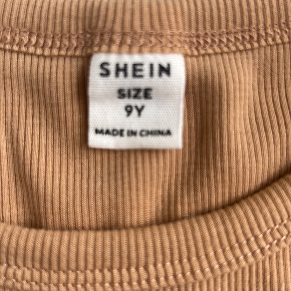 Ribbed creamy beige crop top. Only been worn once. dose not have the tag. - Picture 5 of 6